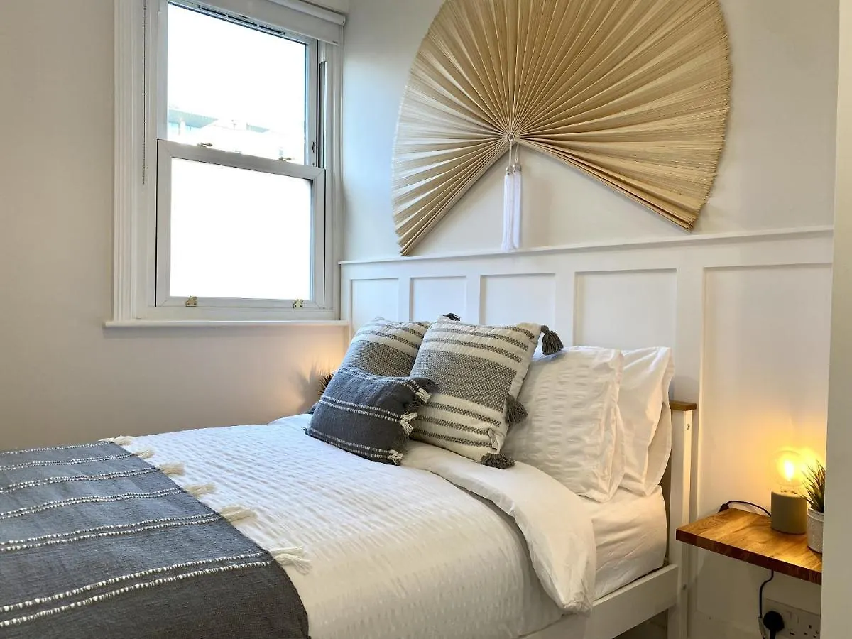 Stunning Beach Themed 2 Bed Apartment Bournemouth