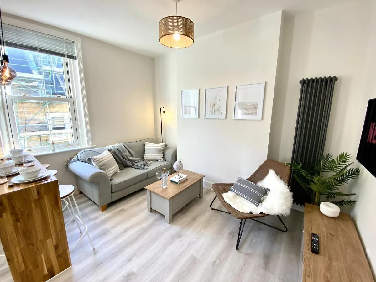 Stunning Beach Themed 2 Bed Apartment Bournemouth 0*,