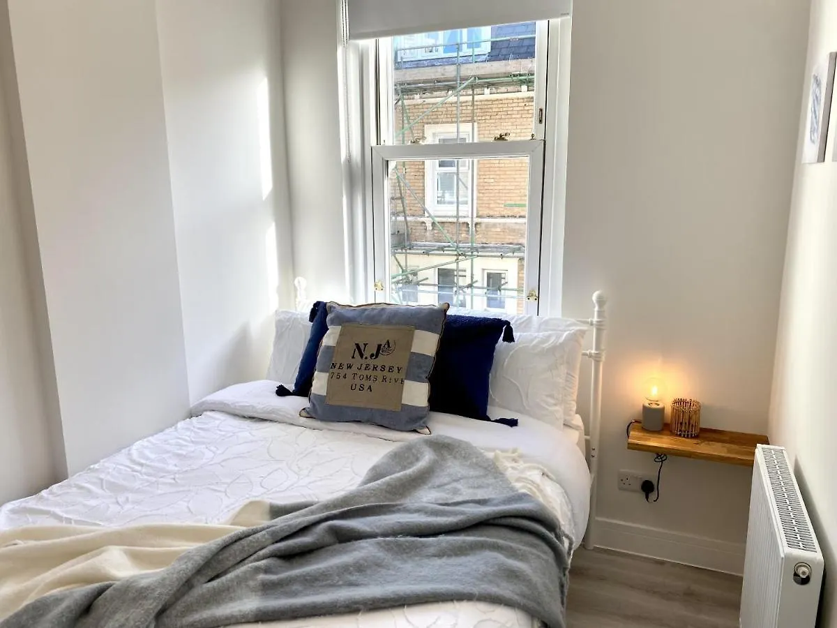 Stunning Beach Themed 2 Bed Apartment Bournemouth