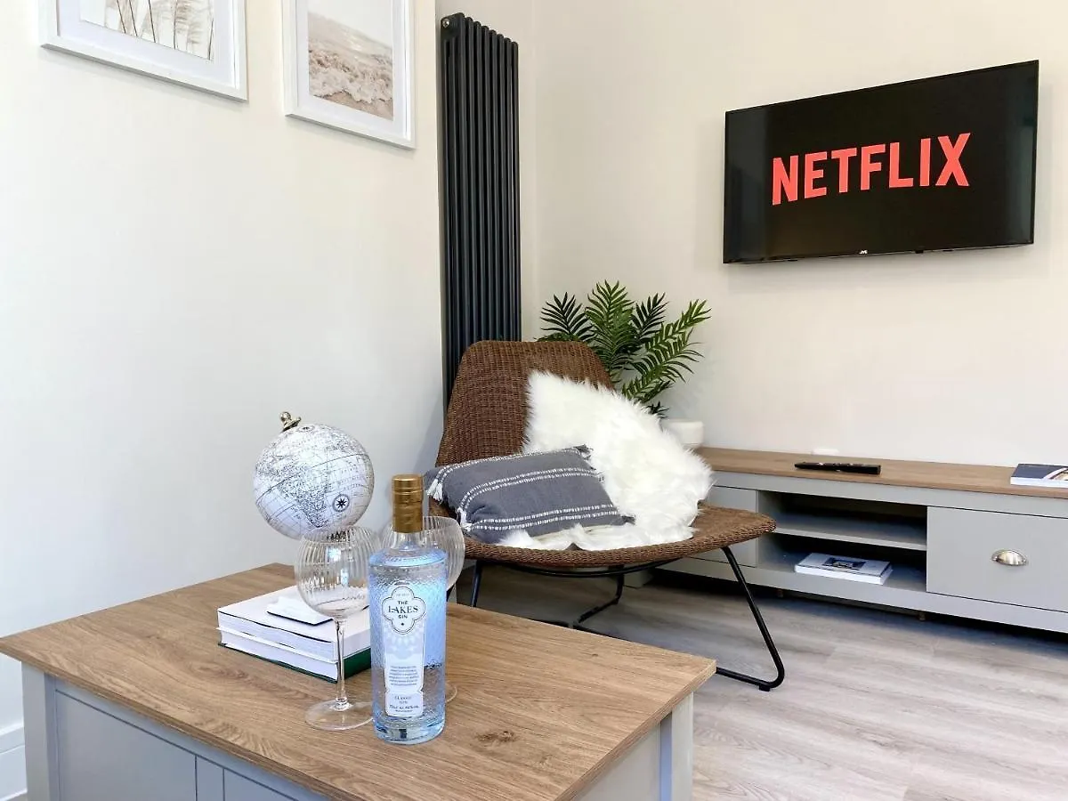 Stunning Beach Themed 2 Bed Apartment Bournemouth 0*,  Verenigd Koninkrijk