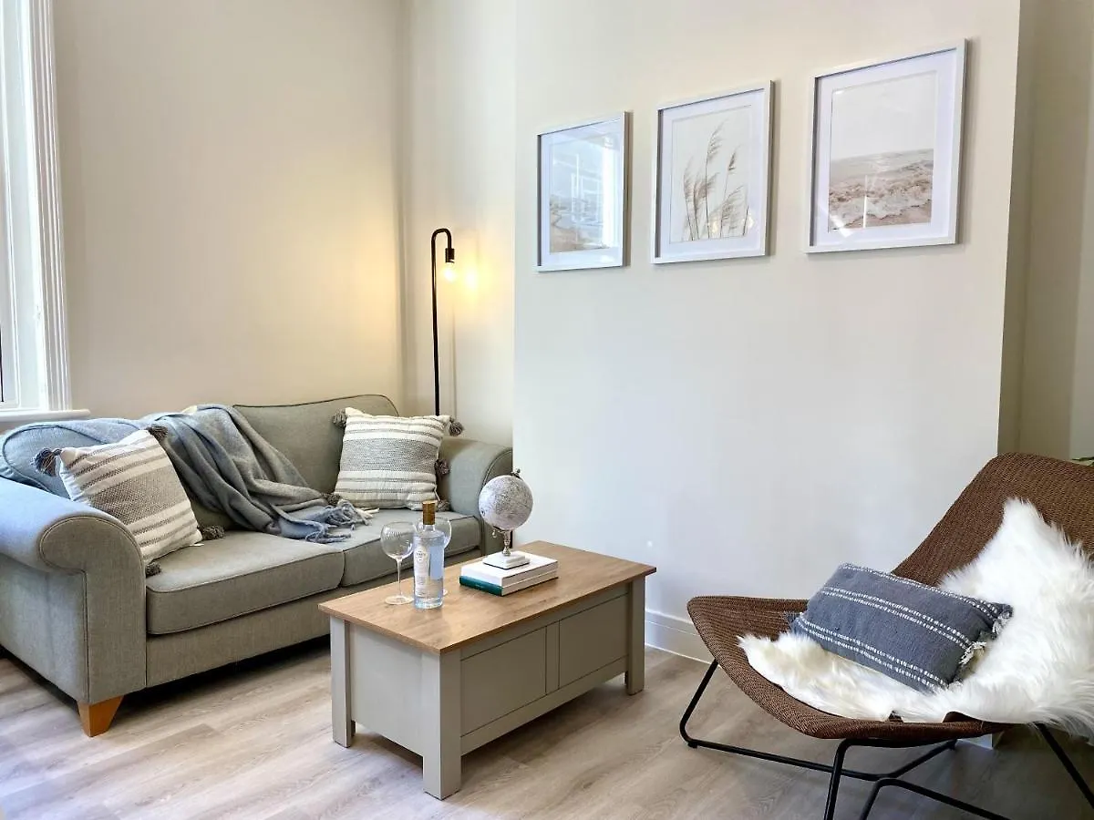Stunning Beach Themed 2 Bed Apartment Bournemouth 0*,